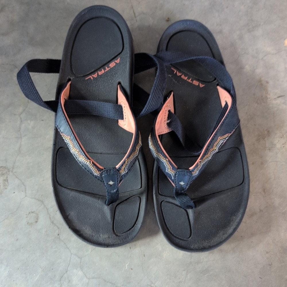Astral Sandals Women's 7 38.5 With Removable Straps
